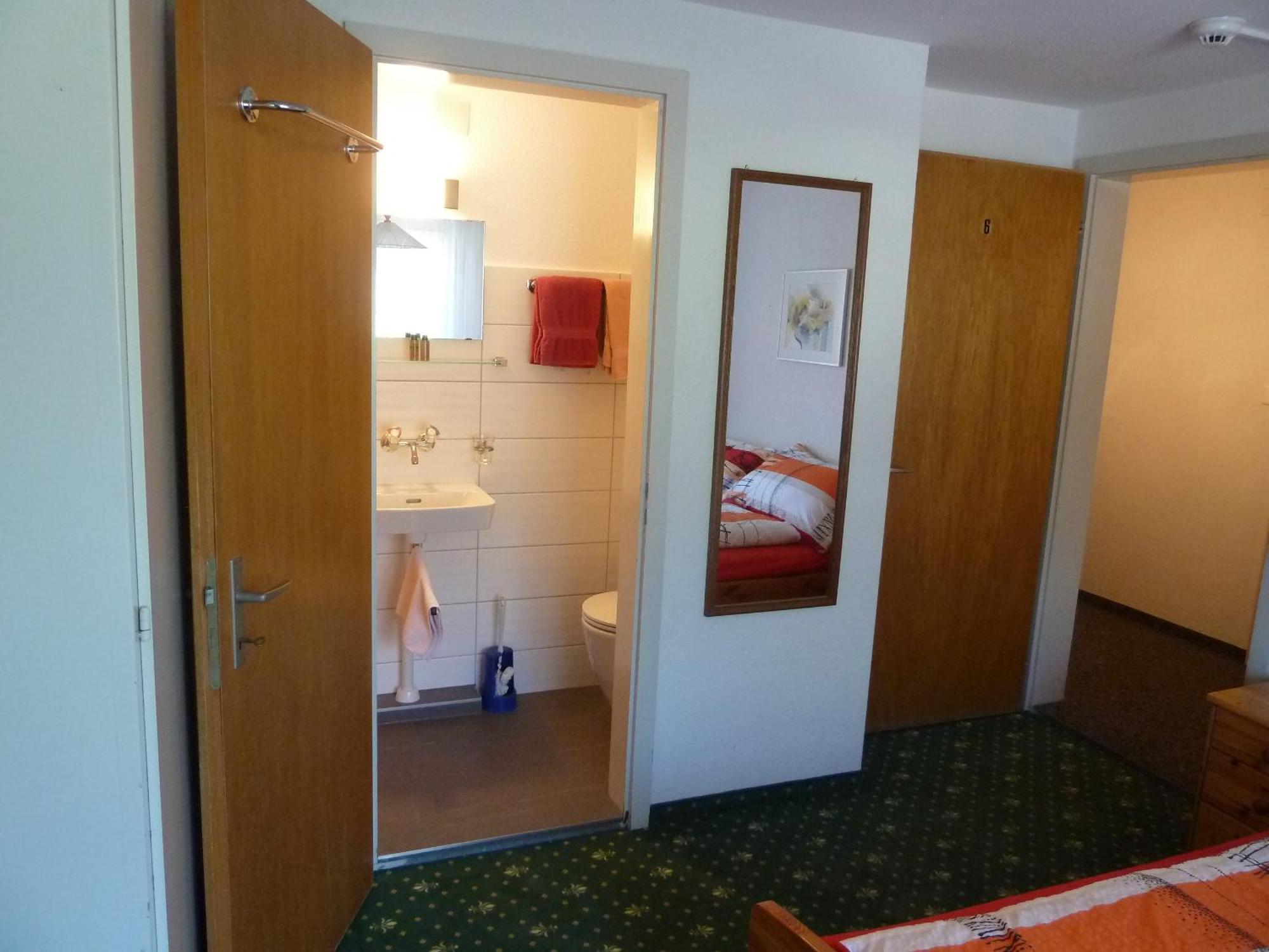 Hotel Restaurant Sunnmatt Aeschi Bei Spiez Eksteriør bilde
